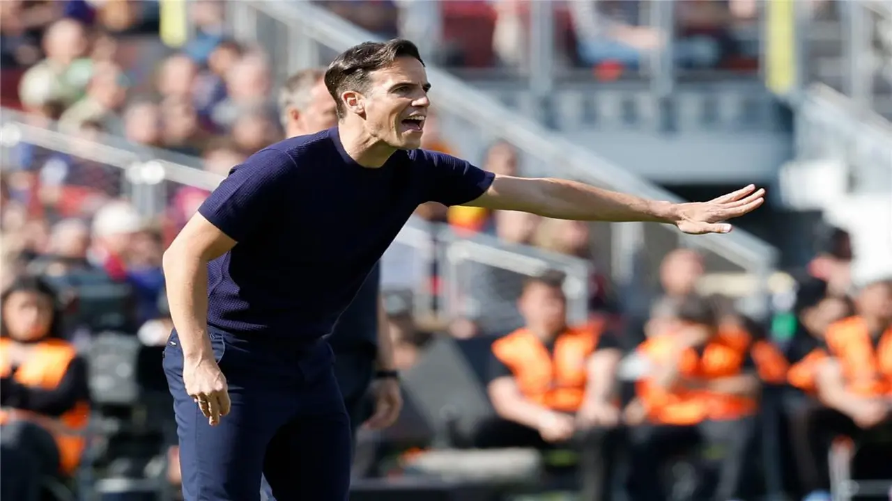 مدرب رايو فاليكانو يهاجم صفقة برشلونة ويؤكد استحقاق فريقه التعادل في المباراة